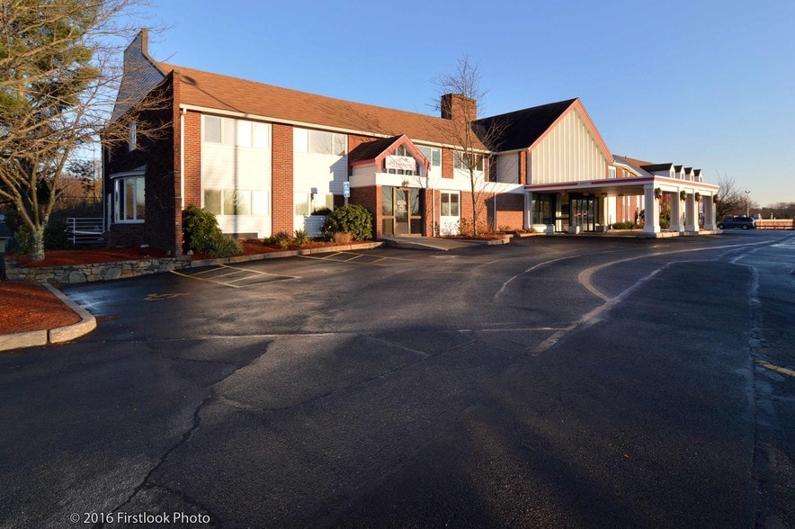 More Photos Of 213 Taunton Ave, Seekonk Hospitality For Sale
