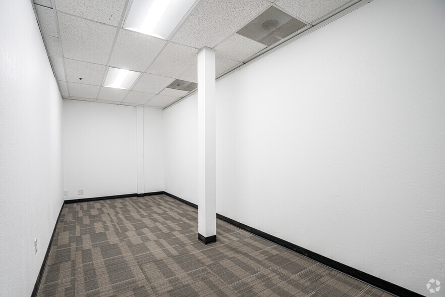 More Photos Of 4901-4911 Central Ave, Richmond Showroom For Lease