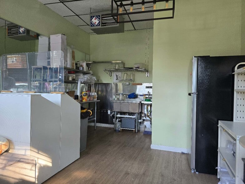 More Photos Of 6902 Woodside Ave, Woodside Storefront Retail Residential For Lease