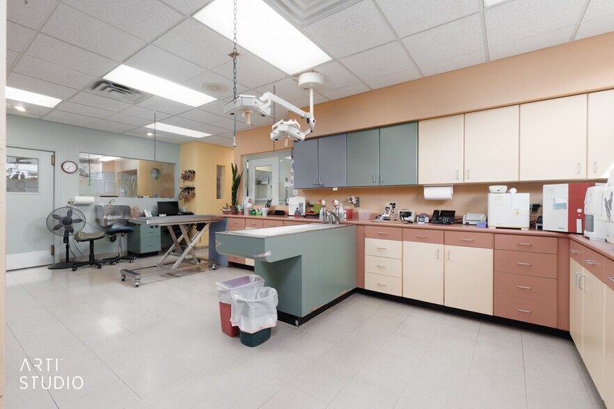 More Photos Of 371 Riverside Rd, Mesquite Veterinarian Kennel For Sale
