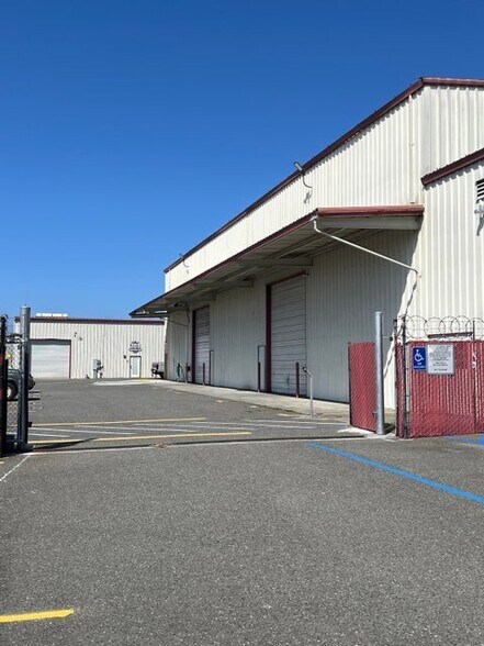 More Photos Of 716 W Cedar St, Eureka Warehouse For Lease