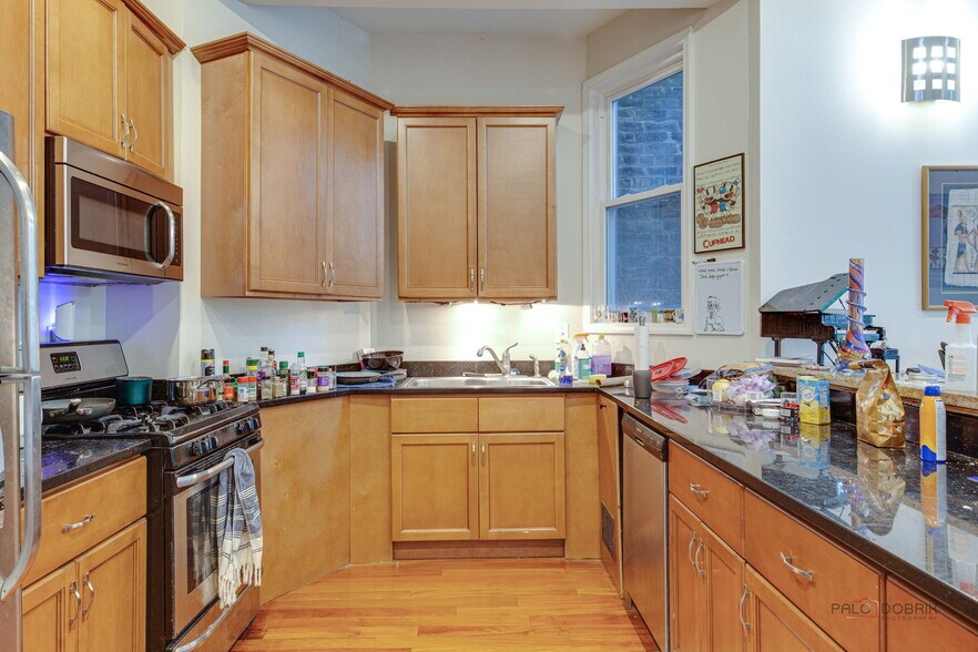 More Photos Of 902 W Newport Ave, Chicago Apartments For Sale