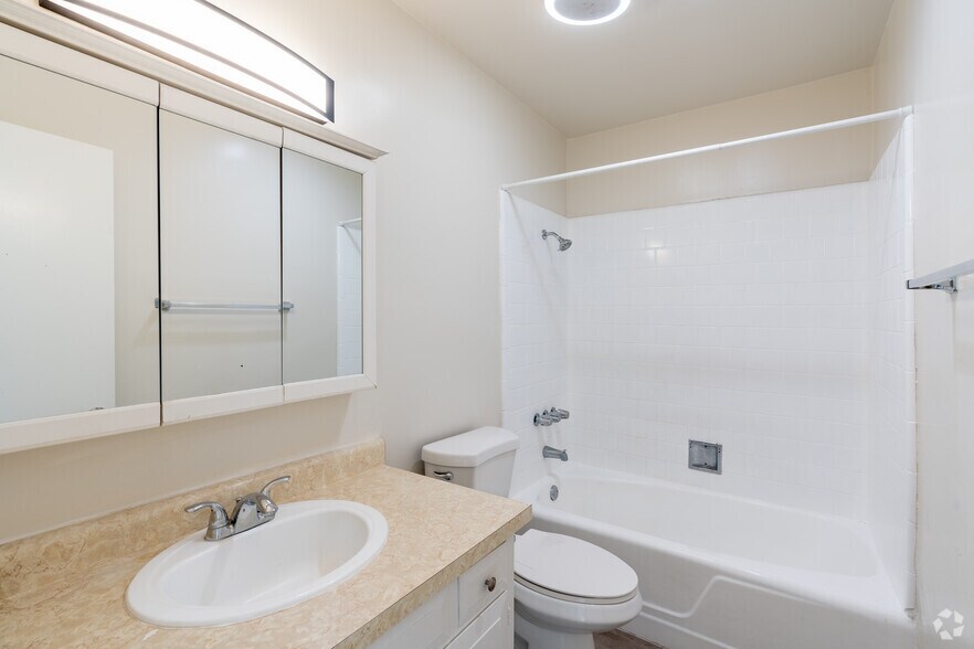 More Photos Of 618-620 W Route 66, Glendora Apartments For Sale