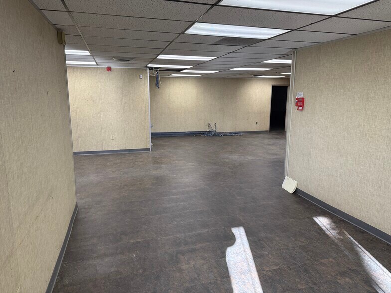 More Photos Of 5159 Pelham Rd, Greenville Manufacturing For Sale