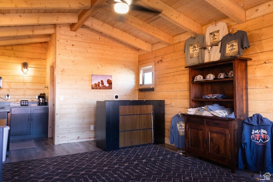 More Photos Of 280 E 100 N, Hanksville Hotel For Sale