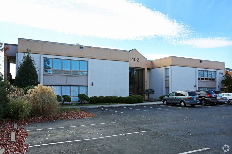 Primary Photo Of 1402 Shepard Dr, Sterling Medical For Lease