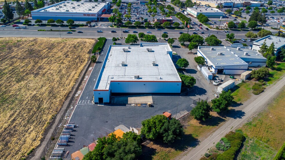 More Photos Of 3939 E Hammer Ln, Stockton Freestanding For Sale