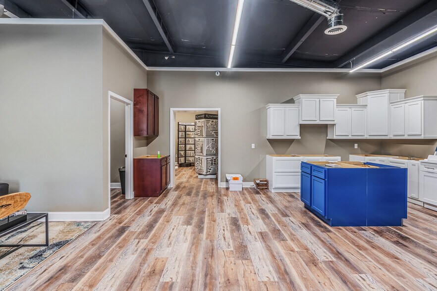 More Photos Of 1003 S Redmond Rd, Jacksonville Freestanding For Sale