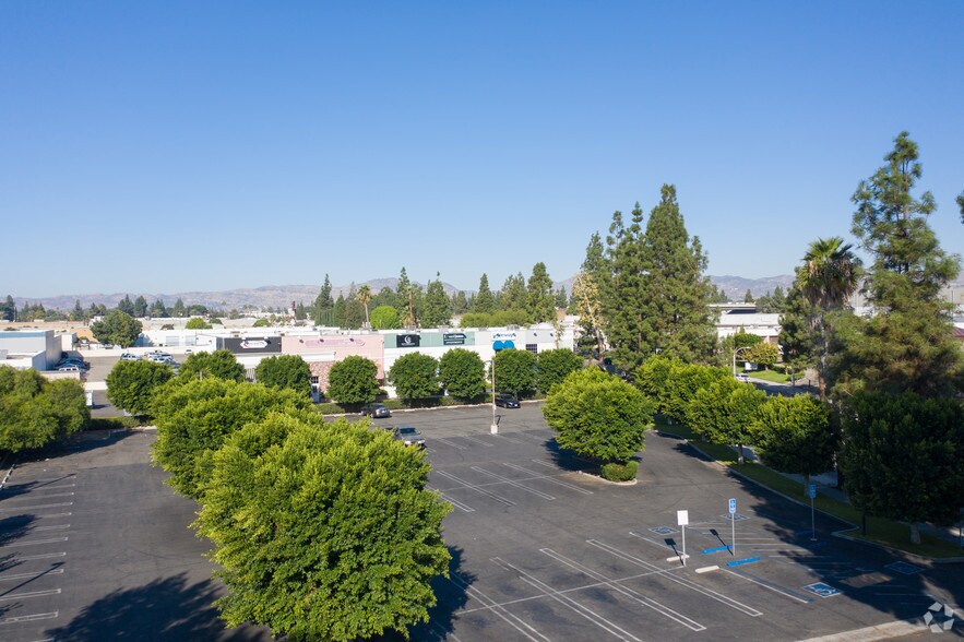 More Photos Of 19310 Business Center Dr, Northridge Restaurant For Lease