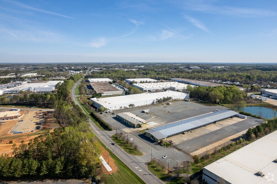 More Photos Of 7224 Statesville Rd, Charlotte Unknown For Lease