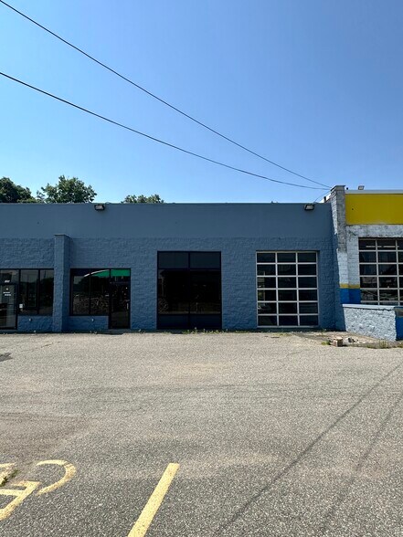 More Photos Of 451 Memorial Dr, Chicopee Auto Repair For Lease