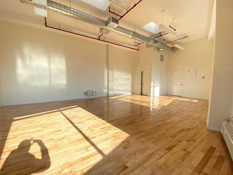 More Photos Of 11-11 44th Rd, Long Island City Office For Sale