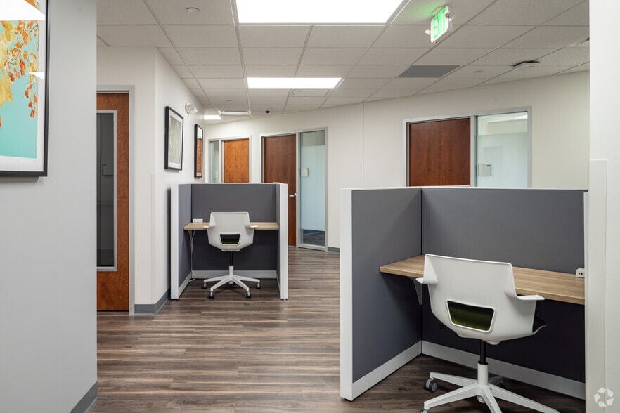 More Photos Of 801 W Big Beaver Rd, Troy Coworking Space