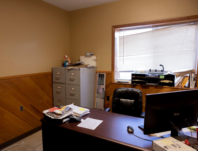 More Photos Of 712 Industrial Ln, Oneida Distribution For Sale