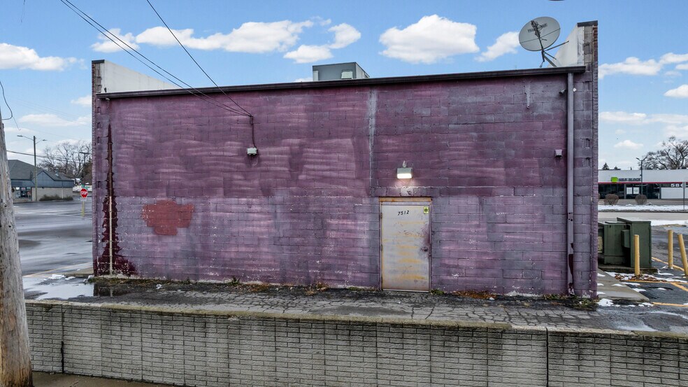 More Photos Of 7512 E 9 Mile Rd, Warren Convenience Store For Sale