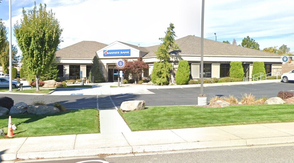 Primary Photo Of 255 Rock Island Rd, East Wenatchee Storefront Retail Office For Lease