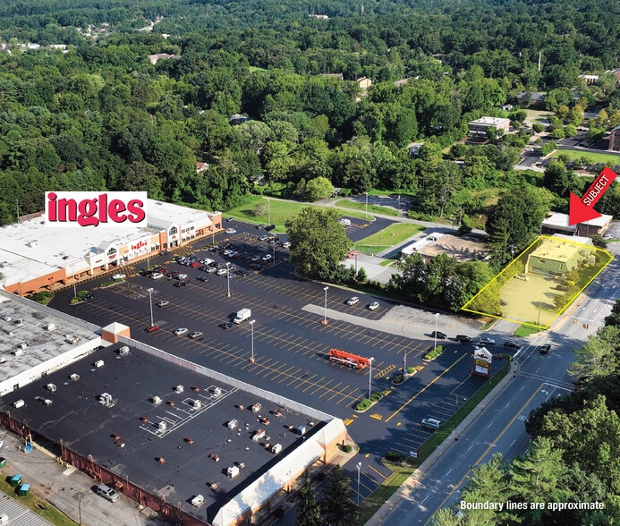 More Photos Of 830 Hendersonville Rd, Asheville General Retail For Lease