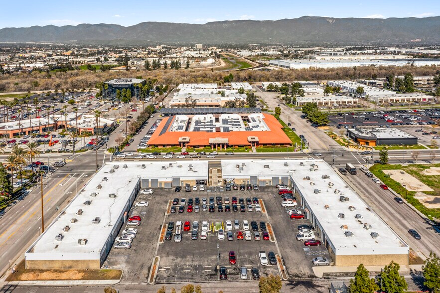 More Photos Of 165 W Hospitality Ln, San Bernardino Flex For Lease