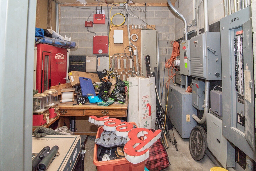 More Photos Of 245 Grandview Ave, Bellevue Light Distribution For Sale