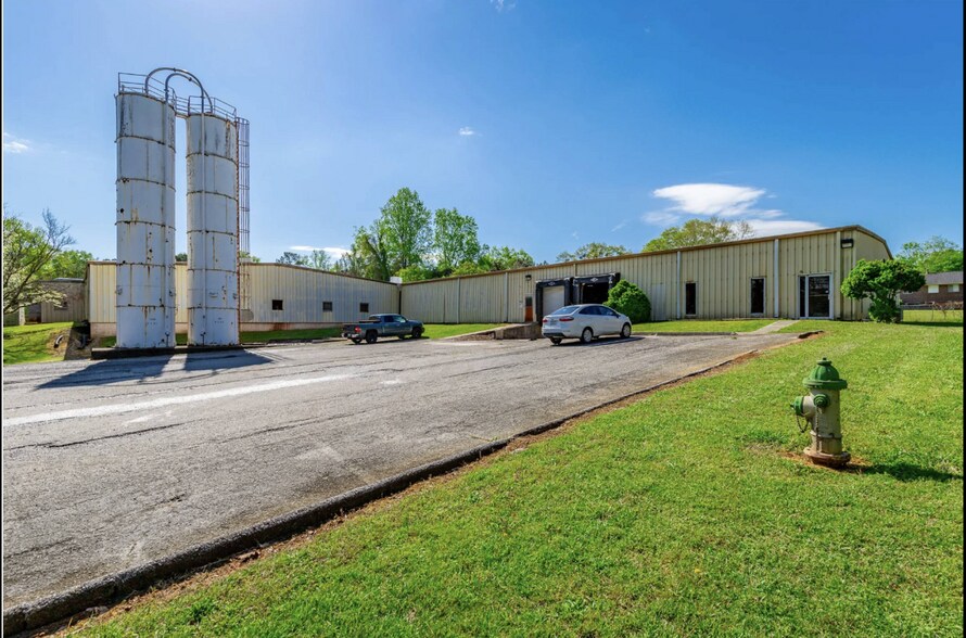 More Photos Of 1129 S Chattanooga St, LaFayette Warehouse For Sale