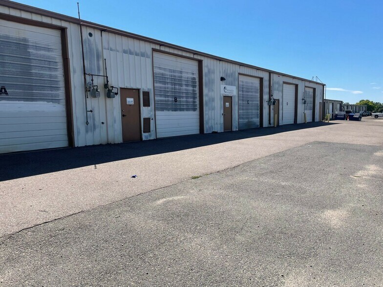 More Photos Of 597 Olathe St, Aurora Flex For Lease