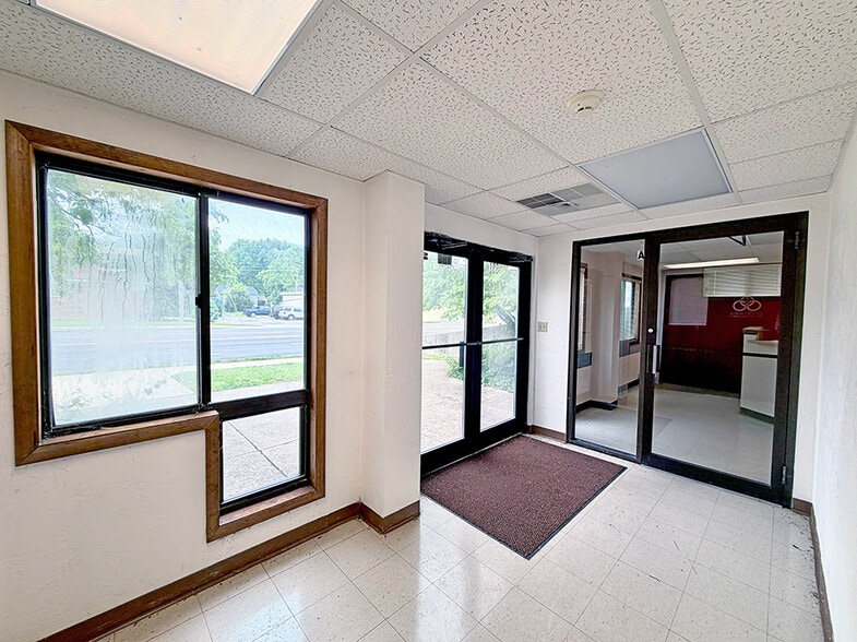 More Photos Of 531 Vandalia St, Collinsville Office For Sale