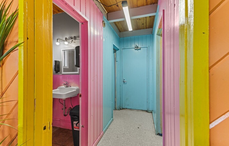 More Photos Of 1175 Newmark Ave, Coos Bay Restaurant For Sale