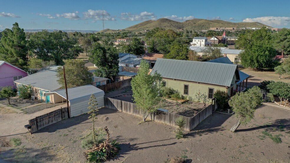 More Photos Of 405 W Avenue E, Alpine Specialty For Sale