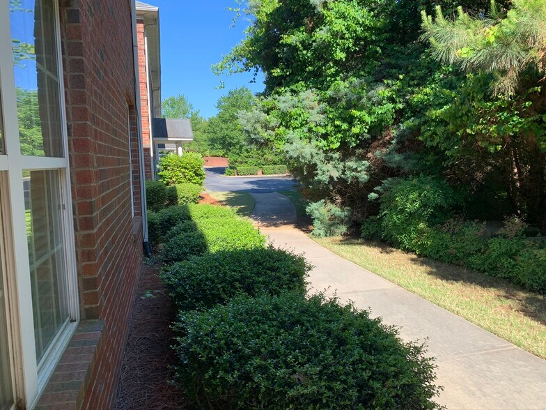 More Photos Of 11539 Park Woods Cir, Alpharetta Office For Lease