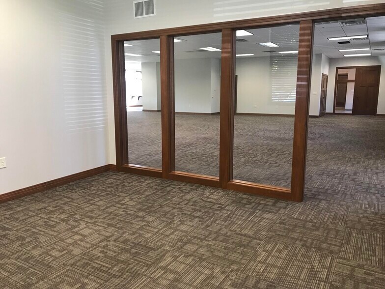 More Photos Of 5117 S Crossing Pl, Sioux Falls Office For Sale