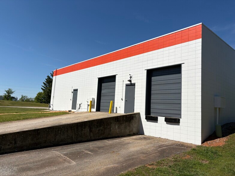 More Photos Of 180 Commerce Ctr, Greenville Flex For Lease