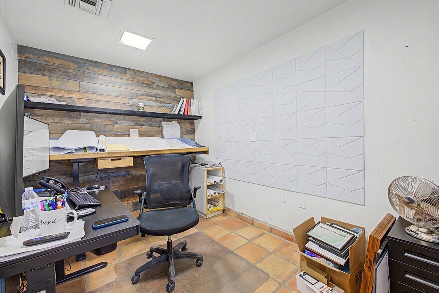 More Photos Of 2201 E 21st St, Tucson Warehouse For Lease