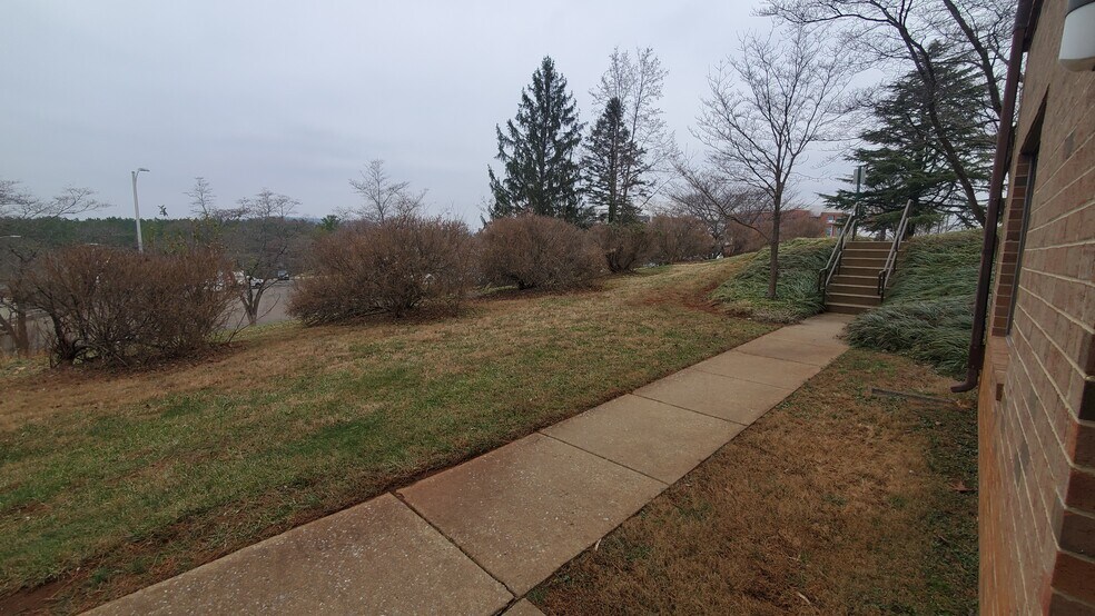 More Photos Of 555 Hospital Dr, Warrenton Medical For Lease