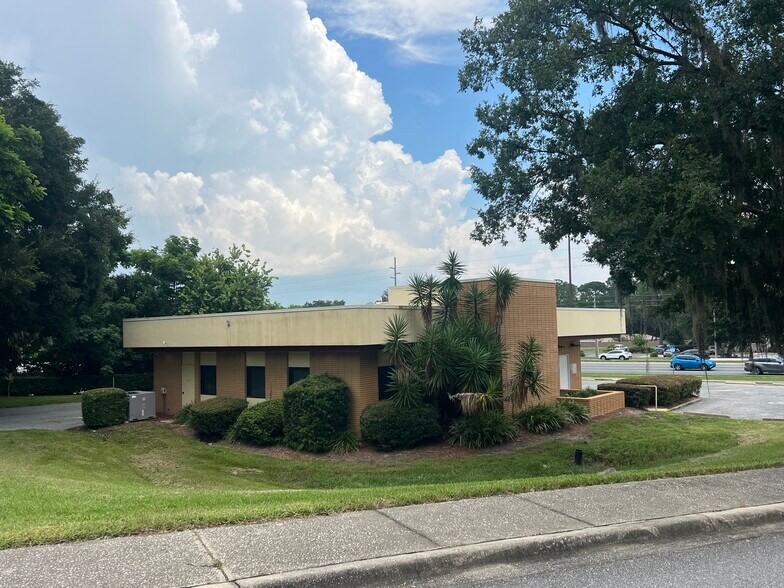 More Photos Of 410 E Palm St, Fruitland Park Bank For Sale