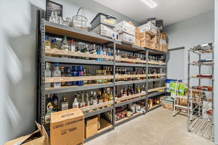 More Photos Of 315 Main St, Ferndale Hotel For Sale