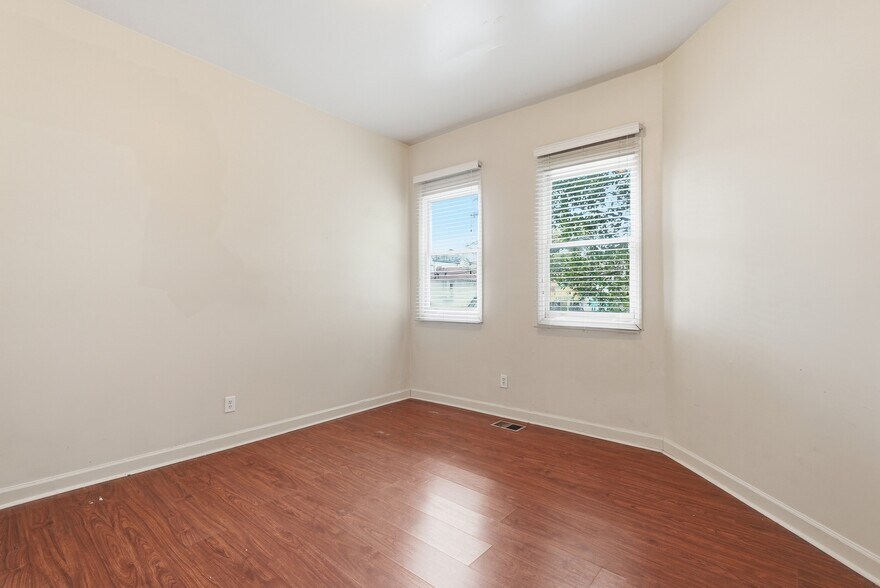 More Photos Of 309 W 41st St, Savannah Multifamily For Sale