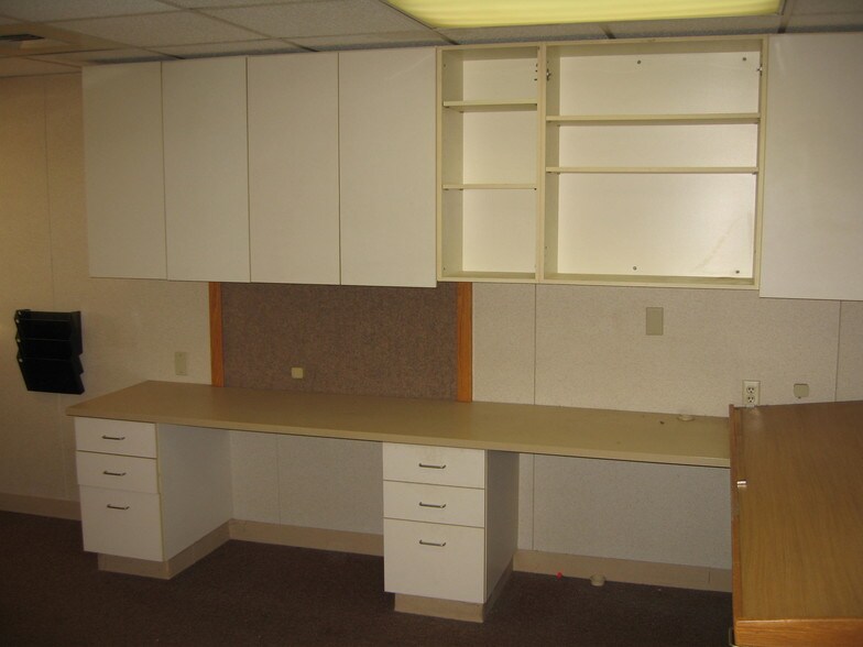 More Photos Of 7 Thompson Rd, East Windsor Light Manufacturing For Lease