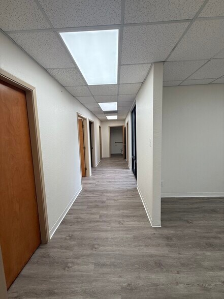 More Photos Of 2401 W Green Oaks Blvd, Arlington Office For Lease