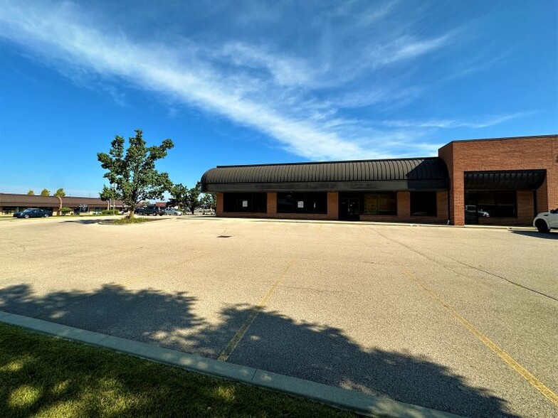 More Photos Of 199 E Alex Bell Rd, Centerville Freestanding For Lease