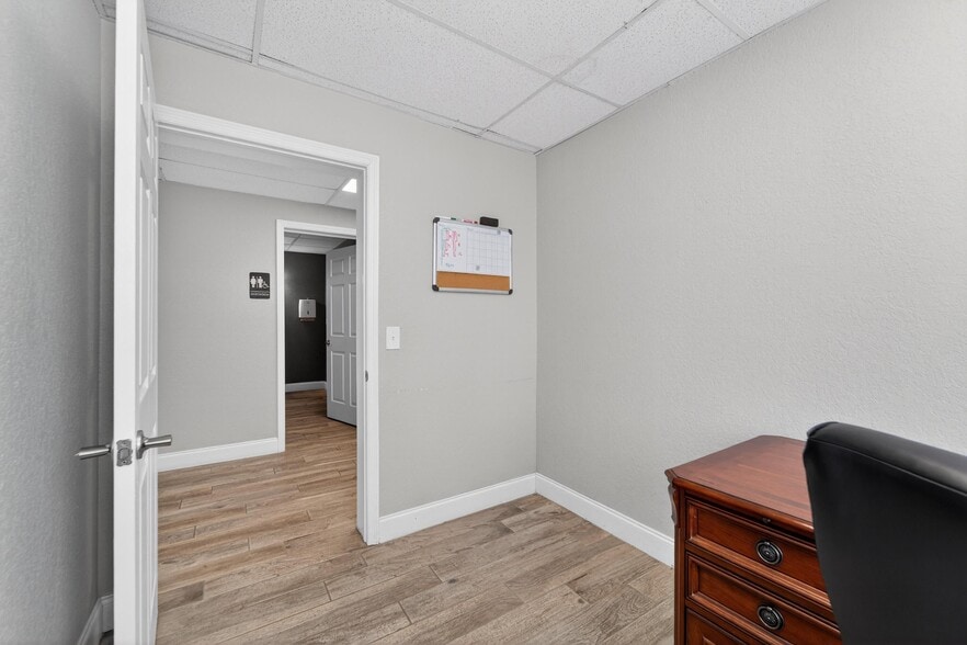 More Photos Of 3411 N 29th St, Tampa Office For Sale
