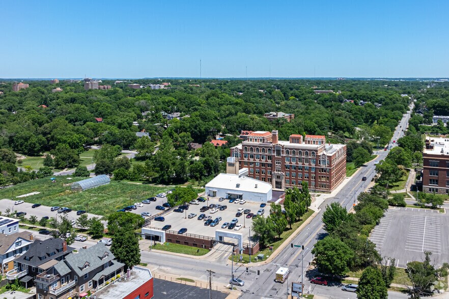 More Photos Of 300 E 39th St, Kansas City Unknown For Lease