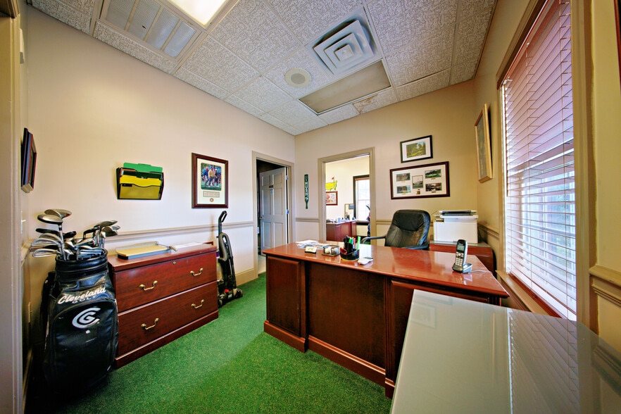 More Photos Of 128 Oakview Club Dr, Macon-Bibb Golf Course Driving Range For Sale