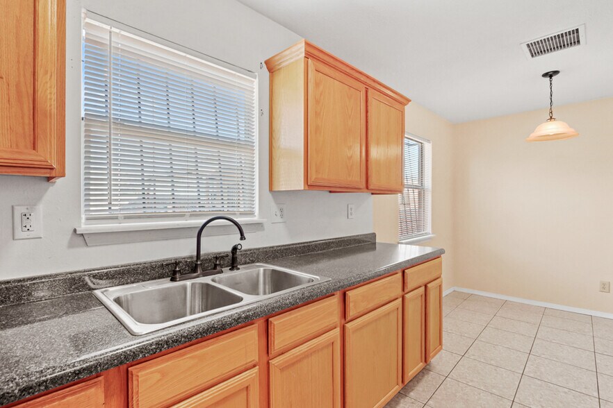 More Photos Of 5200 Doniphan Dr, El Paso Bar For Sale