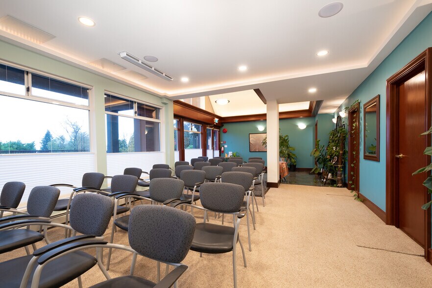 More Photos Of 3711-3763 Delbrook Ave, North Vancouver General Retail For Lease