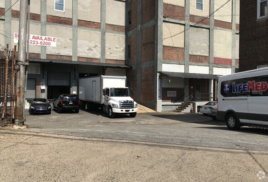 More Photos Of 3201 Fox St, Philadelphia Unknown For Lease