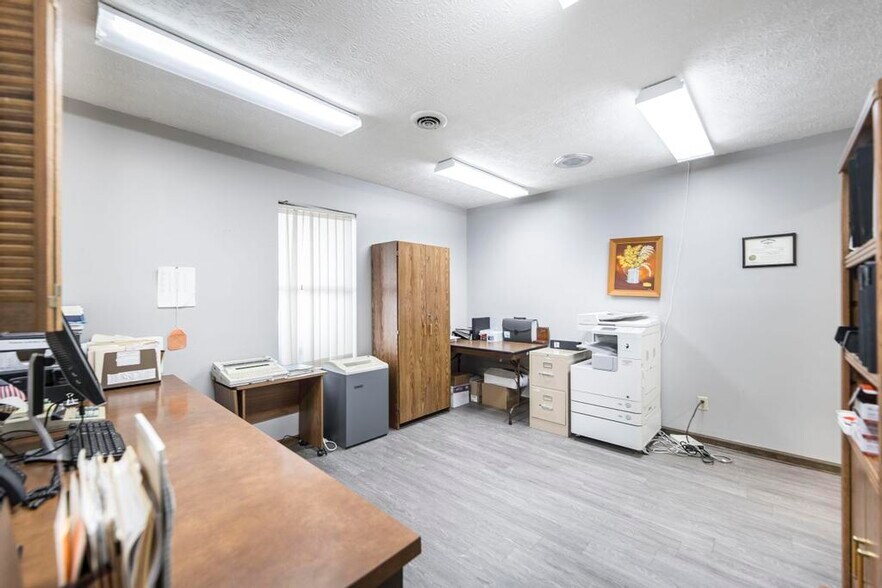 More Photos Of 231 Riverview, Oglethorpe Office For Sale