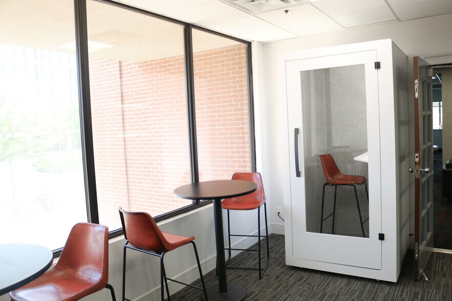 More Photos Of 1903 Central Dr, Bedford Coworking Space