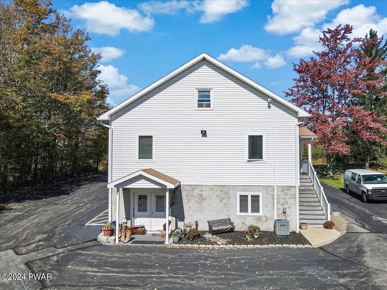 More Photos Of 186 Ledgedale Rd, Lake Ariel Apartments For Sale