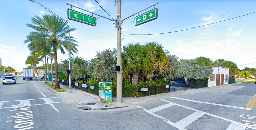 More Photos Of 102 N Federal Hwy, Dania Restaurant For Lease