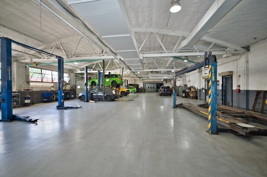 More Photos Of 6500 N Western Ave, Chicago General Retail For Sale